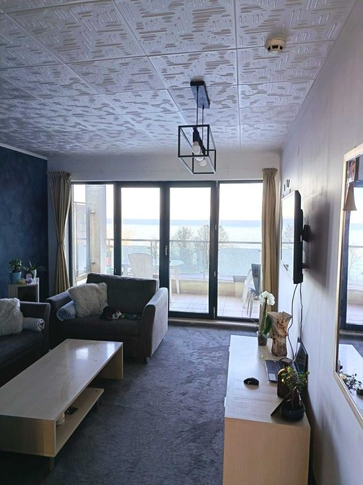 Продавам апартамент  на първо линия на морето в гр. Бяла