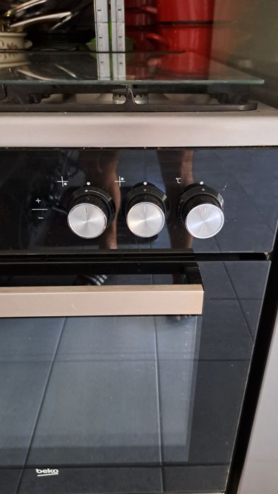Aragaz beko cu cuptor electric