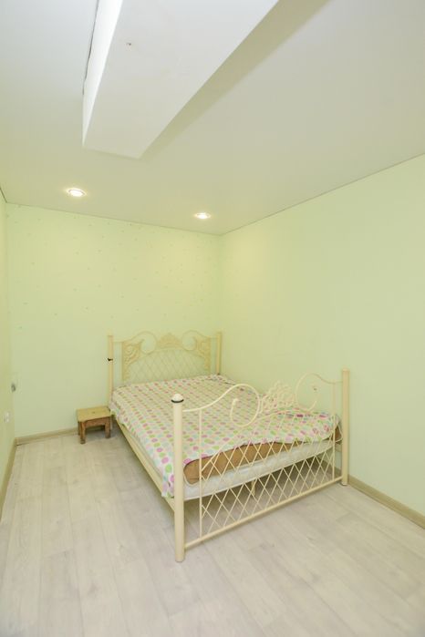 Продам кровать с матрасом