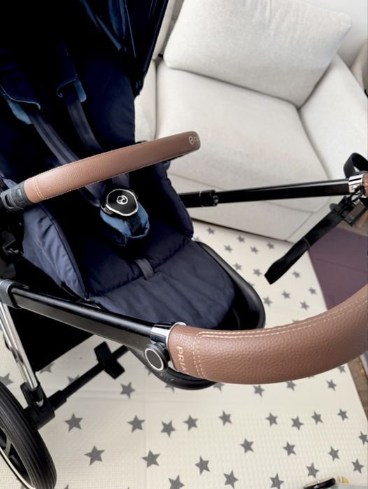 Cybex Priam 4 - Комплект - Кралско синьо - Chrome с перфектна кафява кожа на бебешката количка