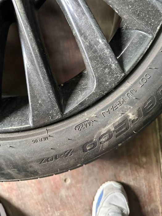 Диски R17 черного цвета от Lexus