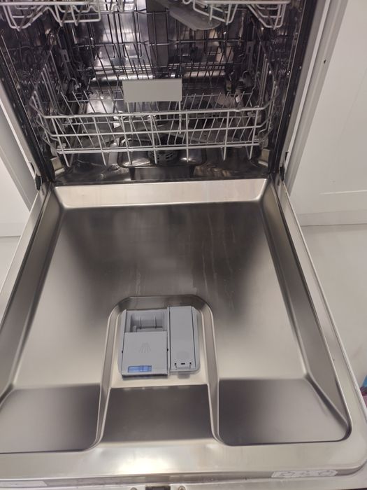 Продавам съдомиялна машина  външна