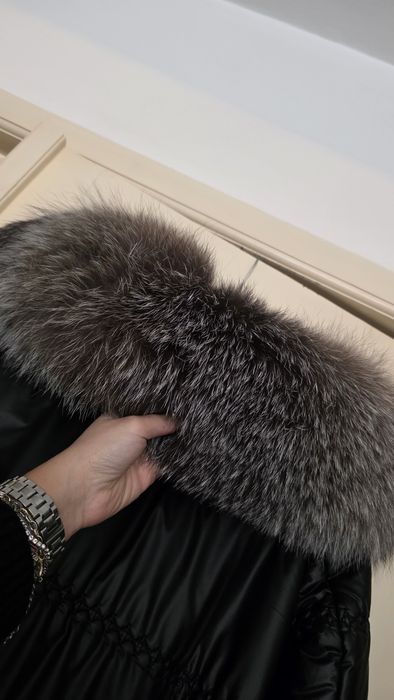 Vand geaca de fas, cu guler din blana de vulpe