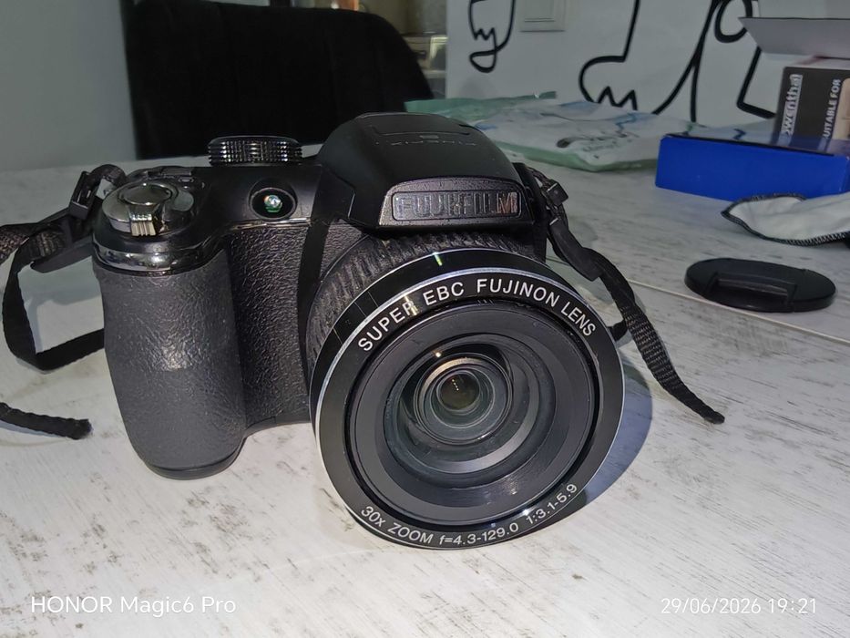 Fujifilm FinePix S 4000, camera foto digitala