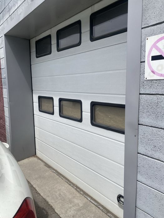 Секционные ворота