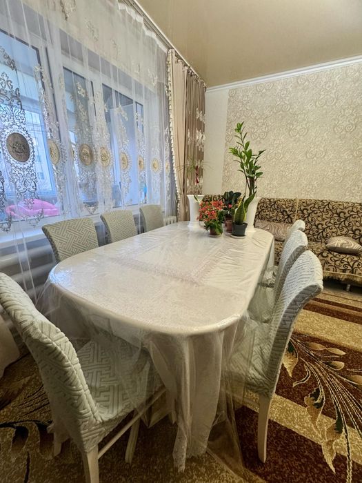 стол без стульев