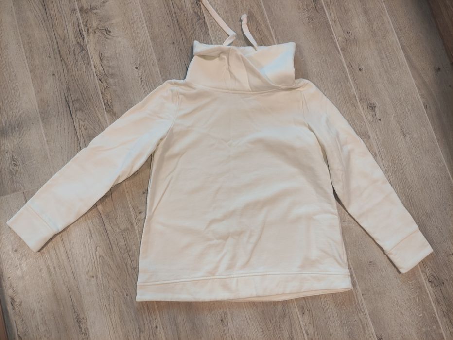 Комплект клин и блуза ватирани в бяло