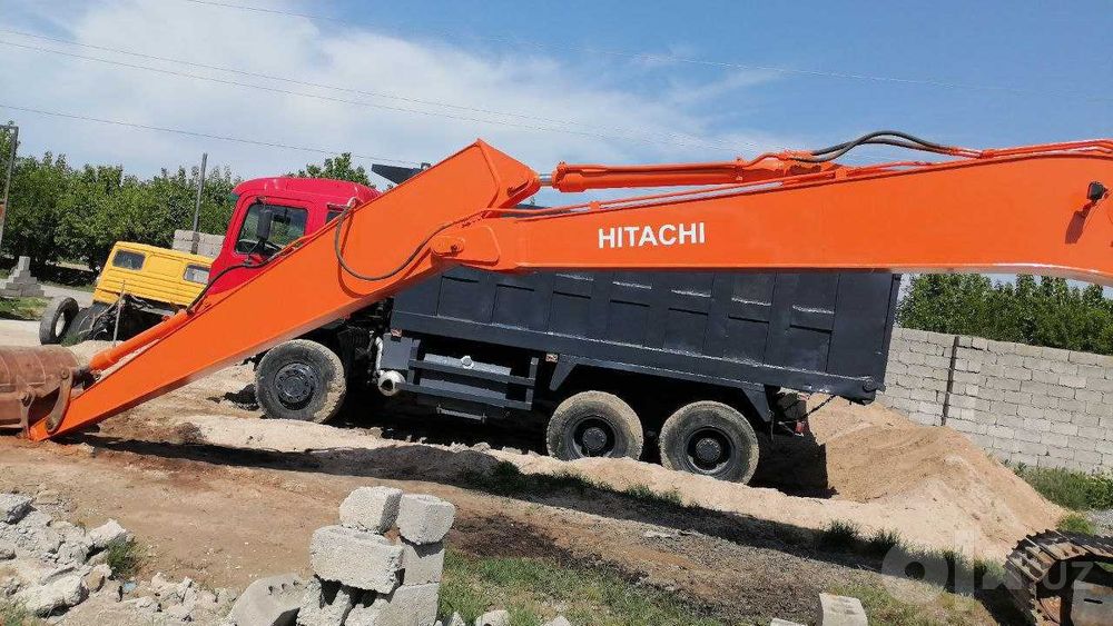 Xitache 210CLL srochna sotiladi