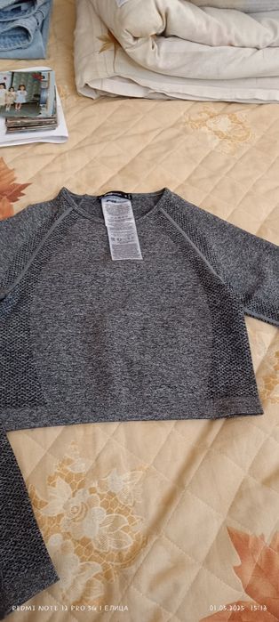 Спортна блузка по тялото