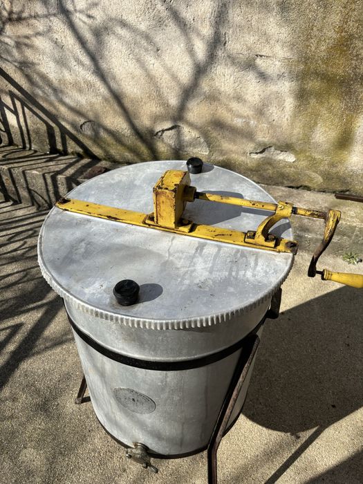 Центрофуга за мед