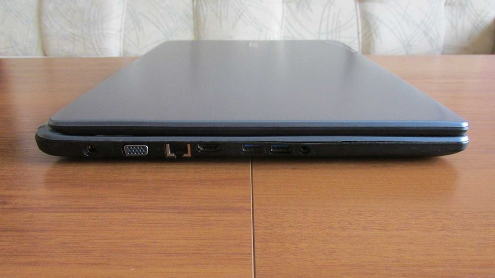 17.3 инча Acer с 8 GB DDR3 и SSD 240GB