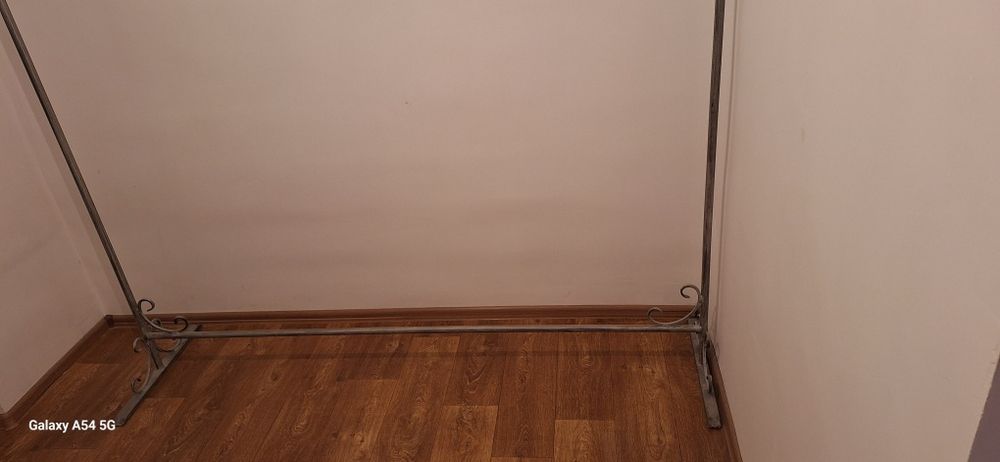 Вешалка железный