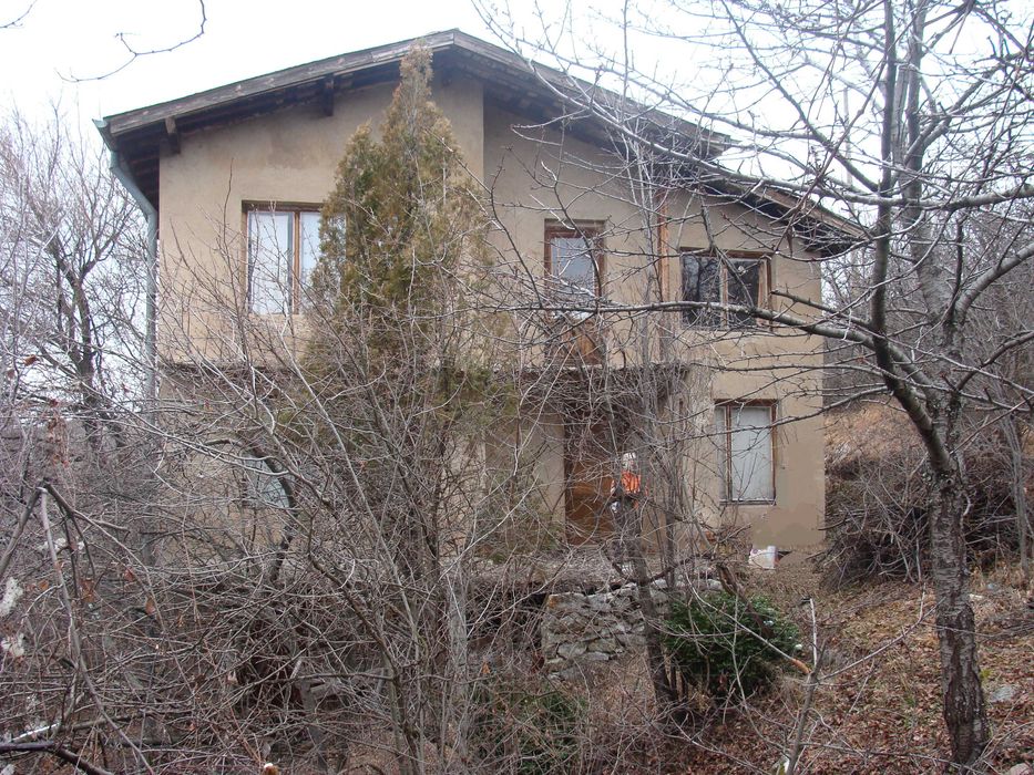 Продавам къща в с. Боснек, обл. Перник