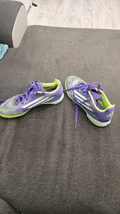 Деттск футболни обувки-Nike и Adidas