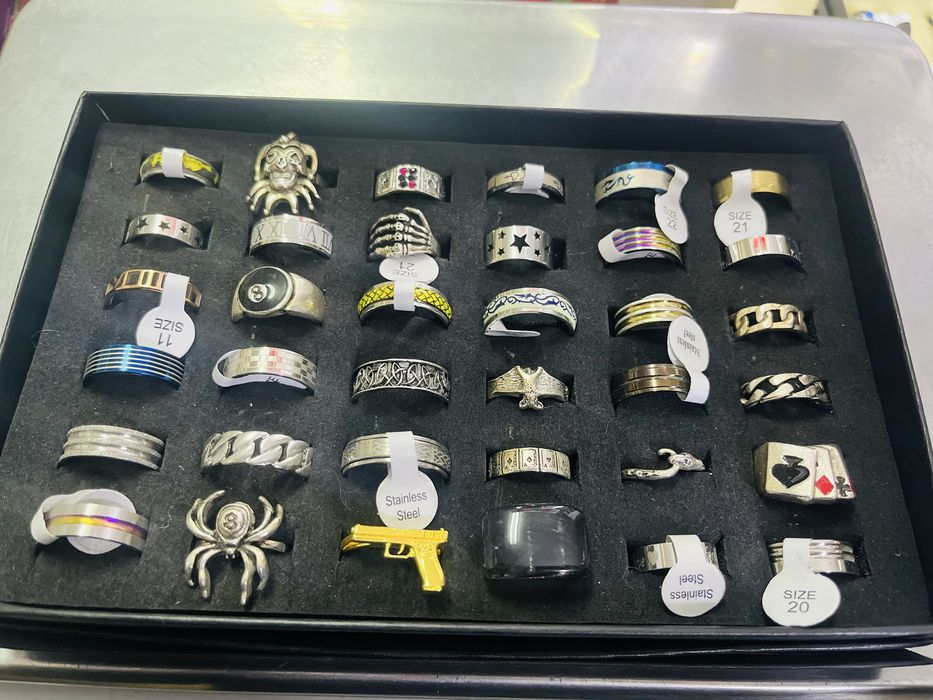 Разнообразные мужские кольца