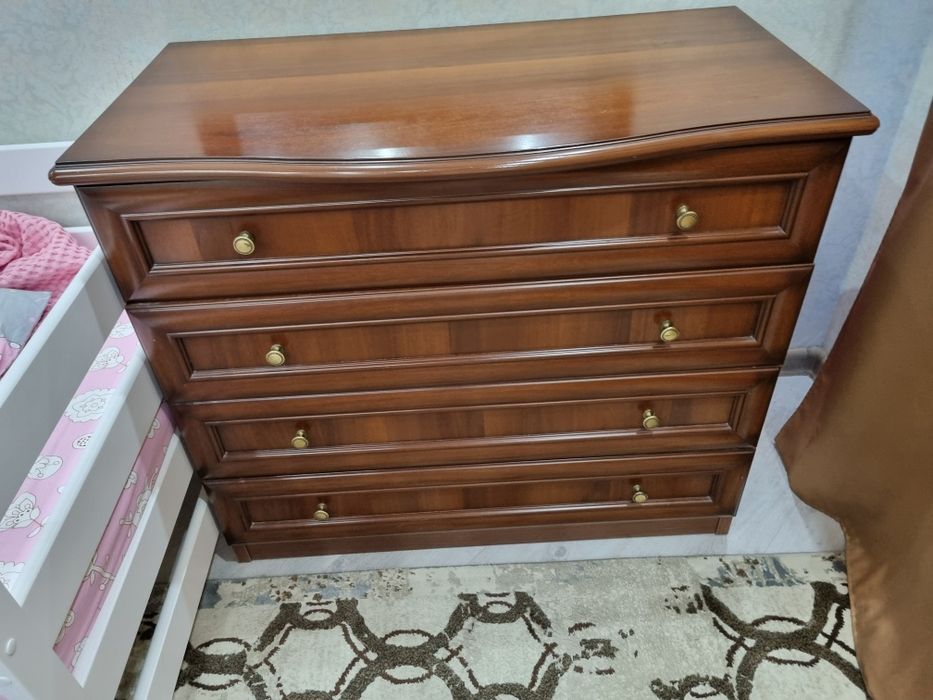 Продам шкаф, комод с зеркалом