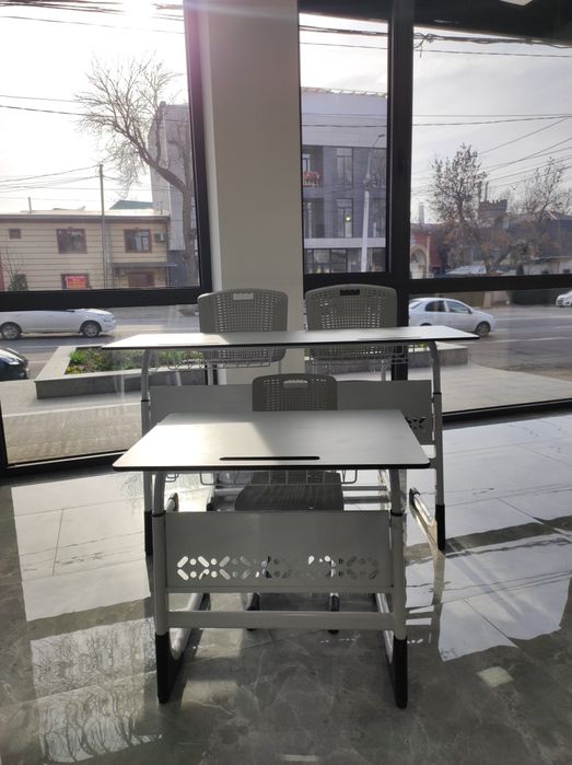 Школьная парта, стул