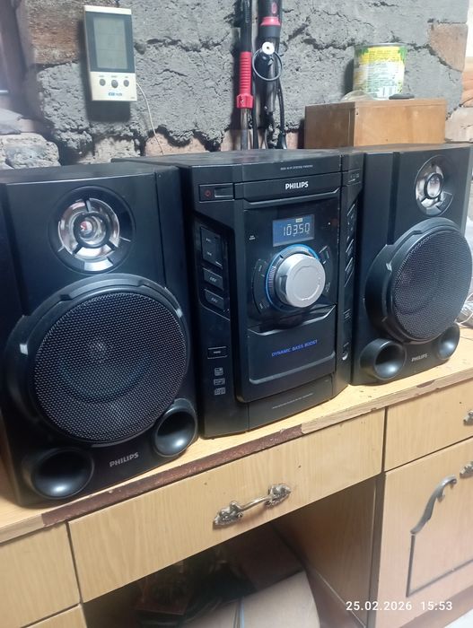 Продам обмен музыкальный центр philips.