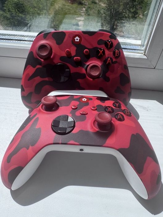 Наушники, ноутбук, пылесос, джостики.