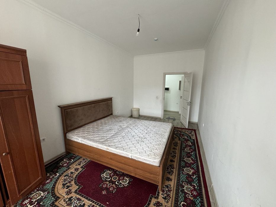 Янги хаёт тумани, Янги дархонда 2 хонали уй оилага арендага берилади.