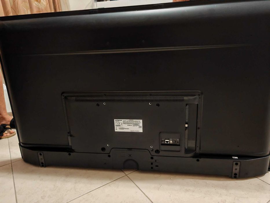 Продавам 55" Smart телевизор Hitachi 55hak5350 (дефектен дисплей)