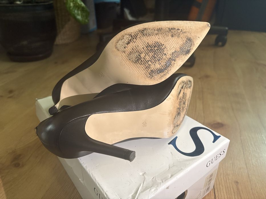 Guess естествена кожа