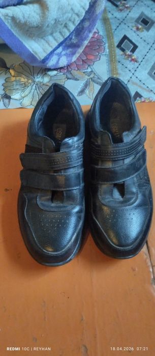 Аяқ киім сатылады