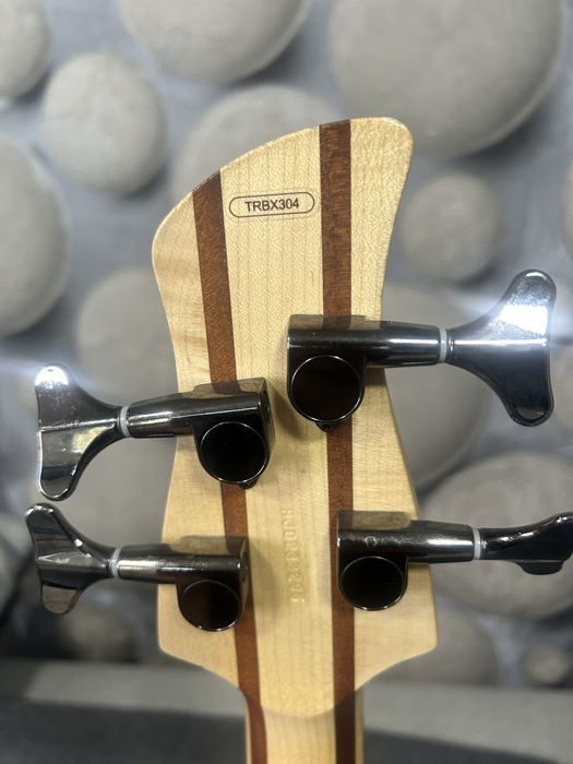 Продам бас гитару