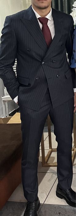 костюм двубортный