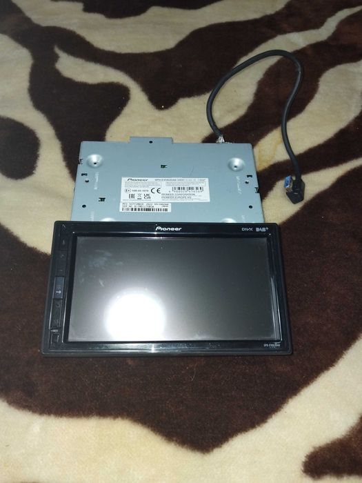 Sistem audio cu navigatie auto Pioneer