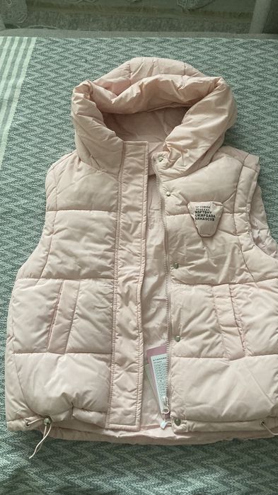 Продам безрукавку для девочек