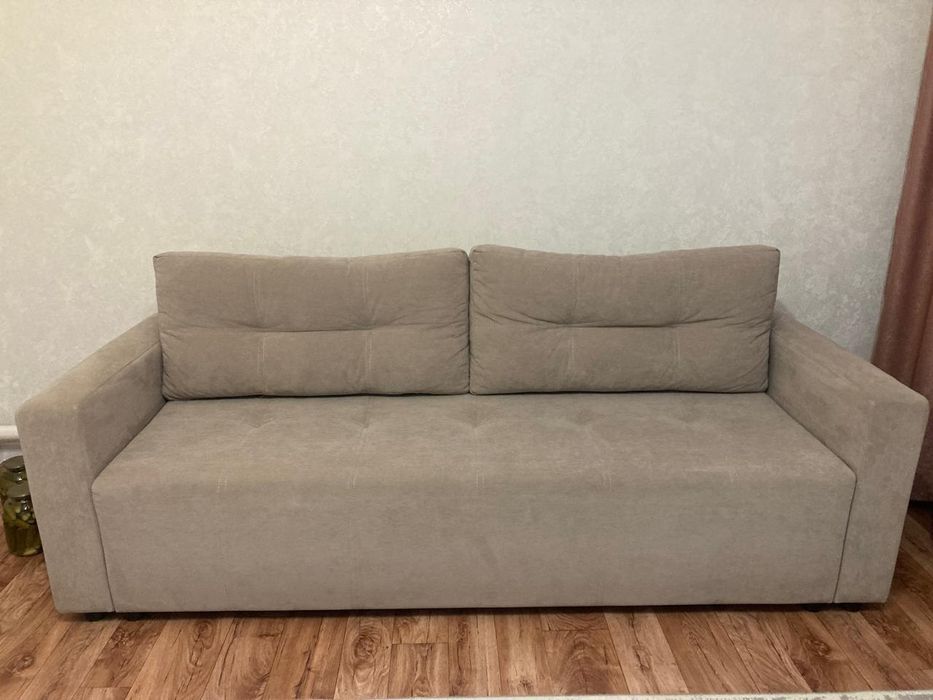 Продам компютерная стол и диван