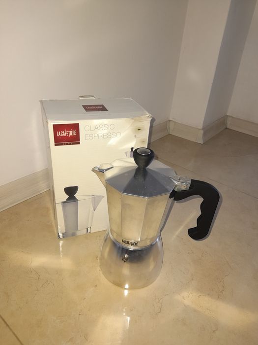 Нова оригинална  голяма кафеварка "La Cafetiere" в кутия! Промоция 15 евро!