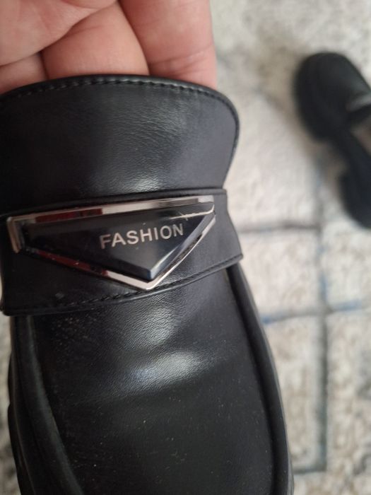 Продам лоферы, школьные туфли для девочки школьницы