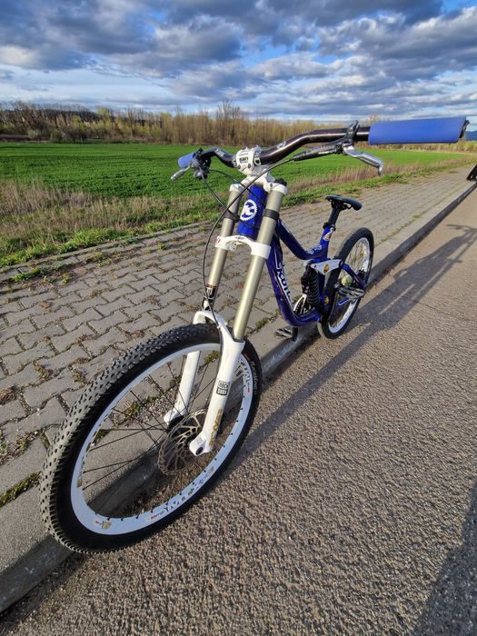 Bicicleta Kona DH