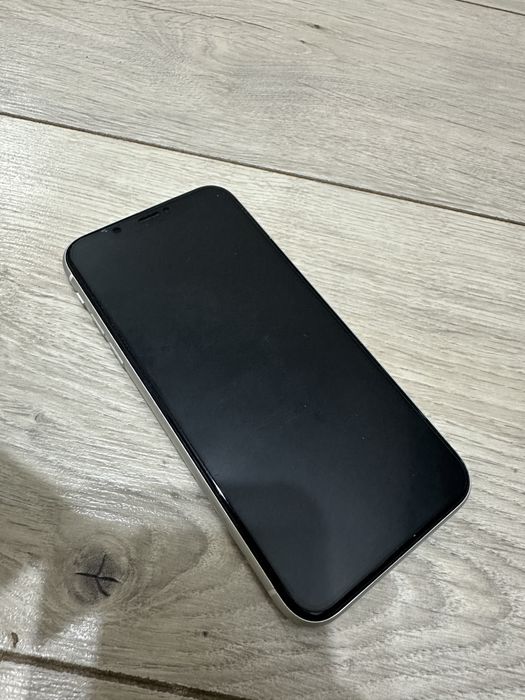 Продам Айфон XR 128