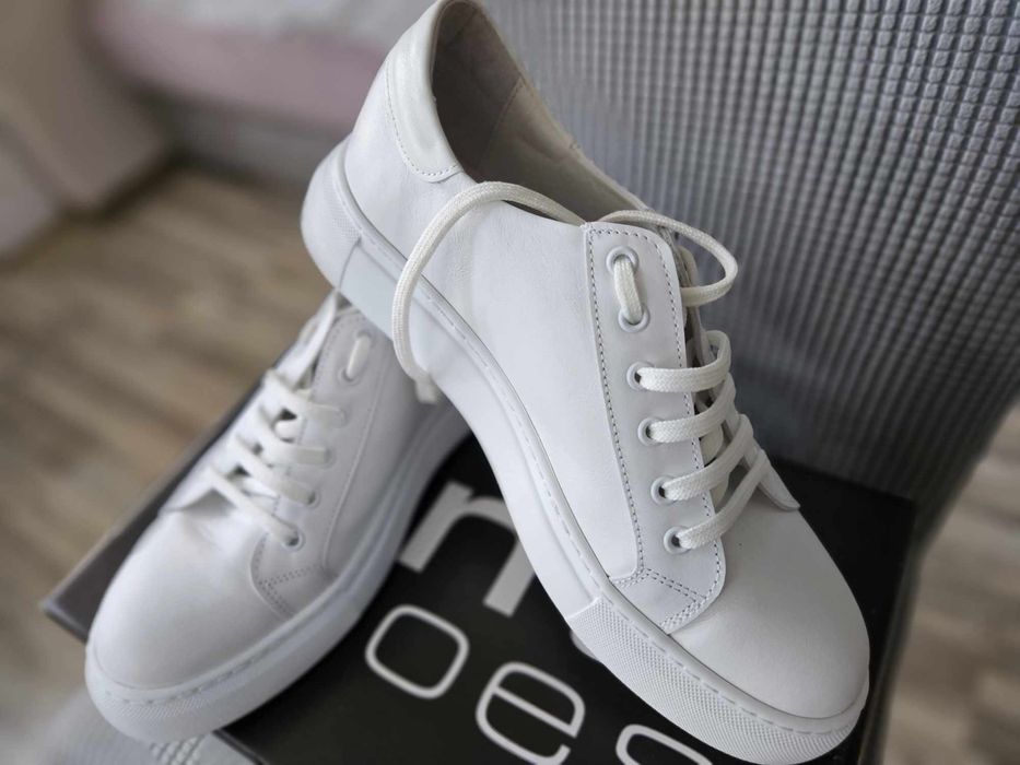 Спортно-елагнтни обувки от естествена кожа