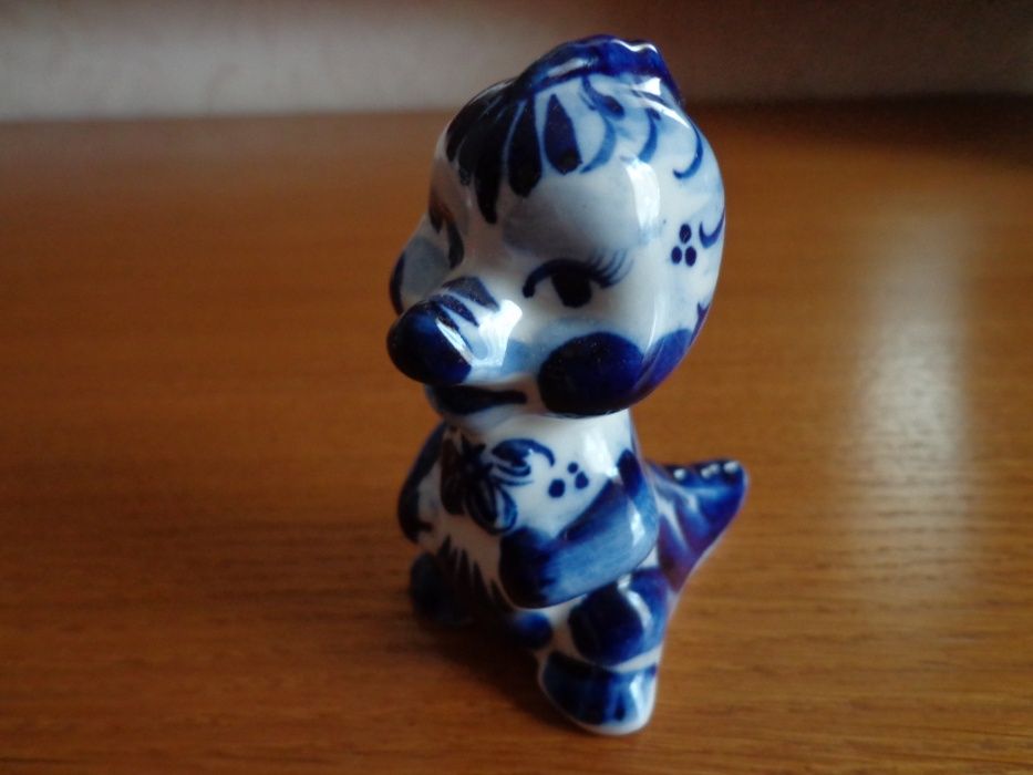 Продам фарфоровые статуэтки. Гжель.