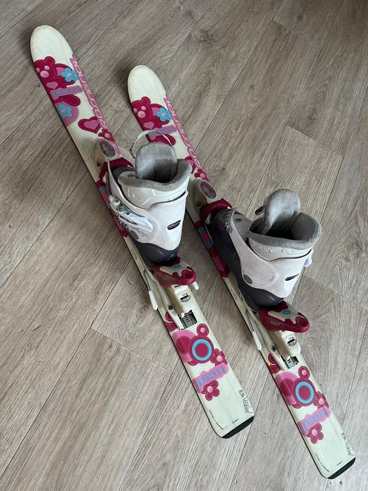 Детские лыжи и ботинки