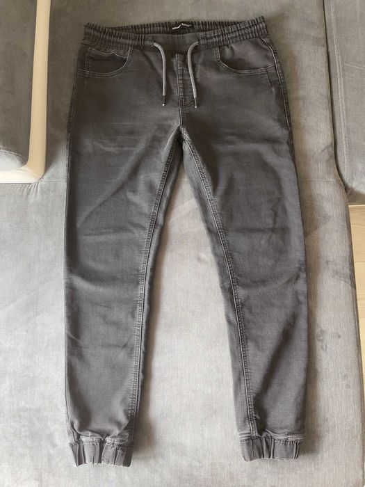 Pantaloni House putin purtati