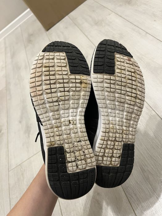 Женские кроссовки