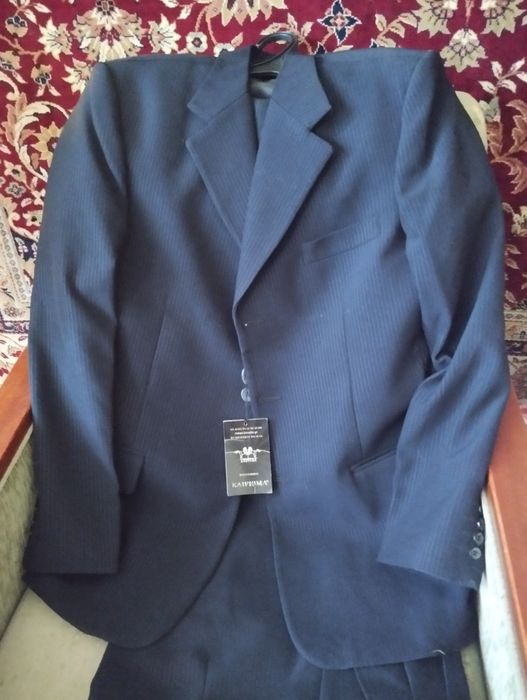 Кастюм  тройка  размер 54.