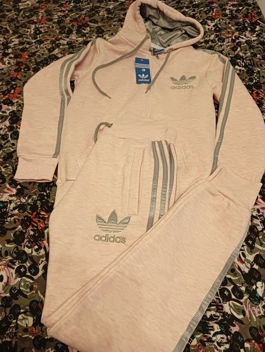 Vând trening adidas