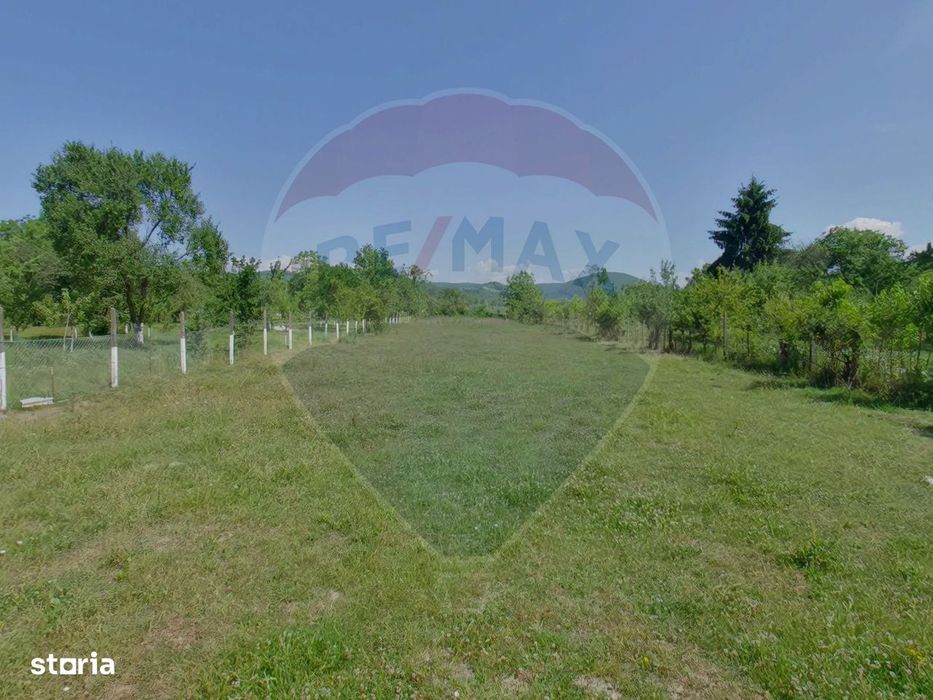 Casă și Teren de vânzare. 22 Metri Front!