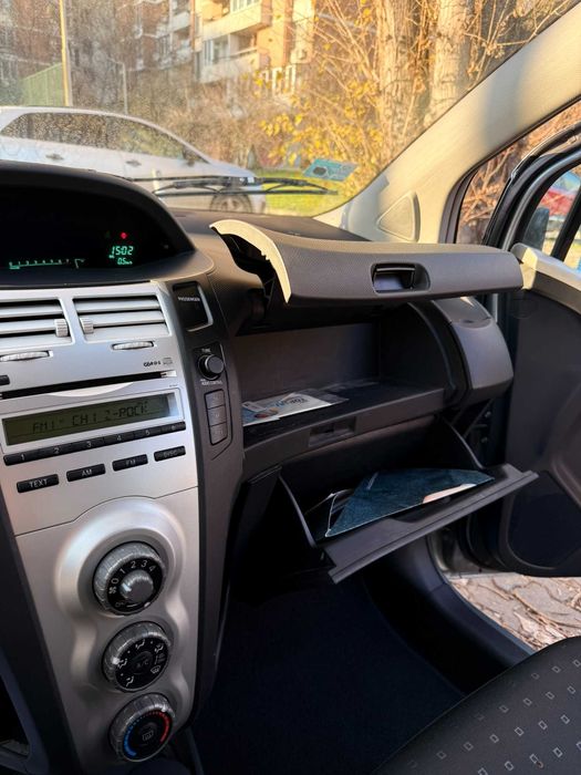 Продавам Тойота Ярис в отлично състояние