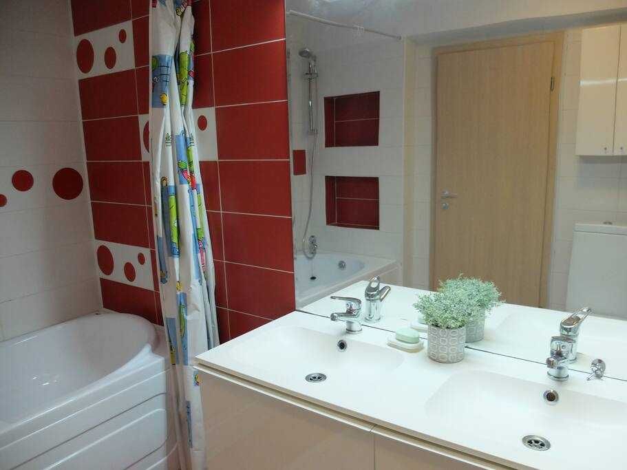 Apartament pe 2 nivele, 107 mp + 30mp terase pe strada Dunarii