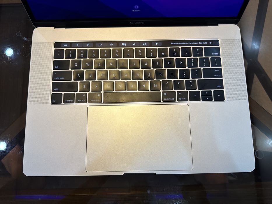 MacBook Pro 15.4 dyum Touchbar