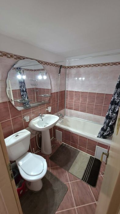 Închiriez apartament