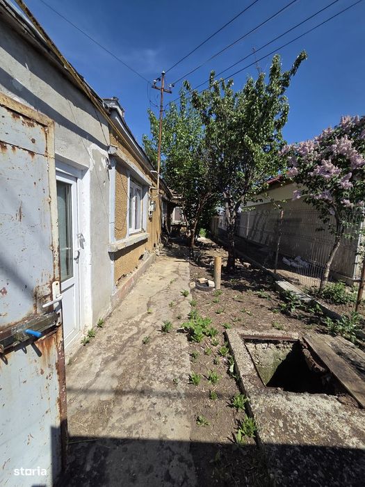 Casa demolabila in Chercea cu teren 255 mp
