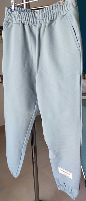 THE GIVING MOVEMENT joggers pantaloni trening NOI